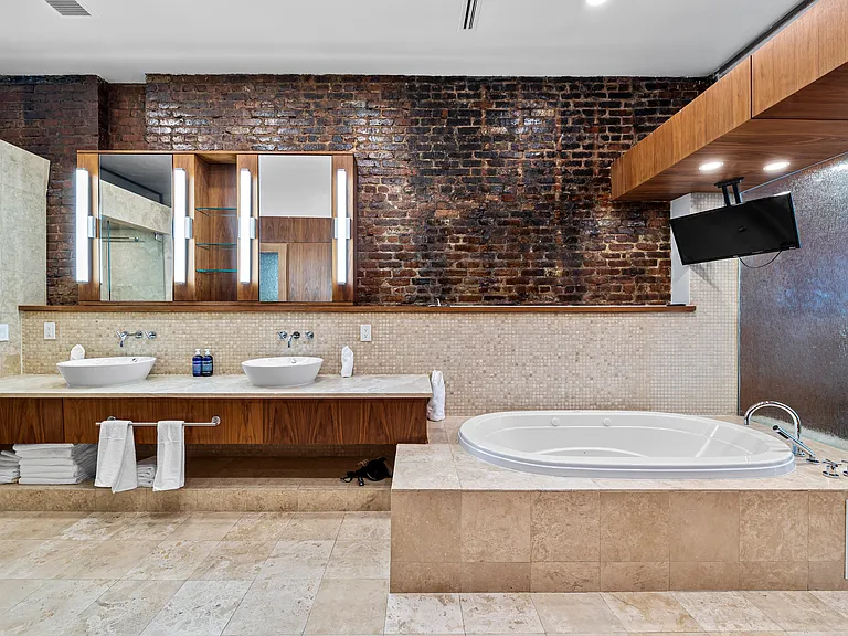 10 E 14th St #6 — Photo 35