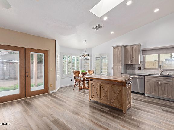 3rd image of 8405 W FULLAM Street