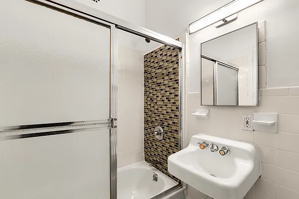 Rented by Compass | media 9