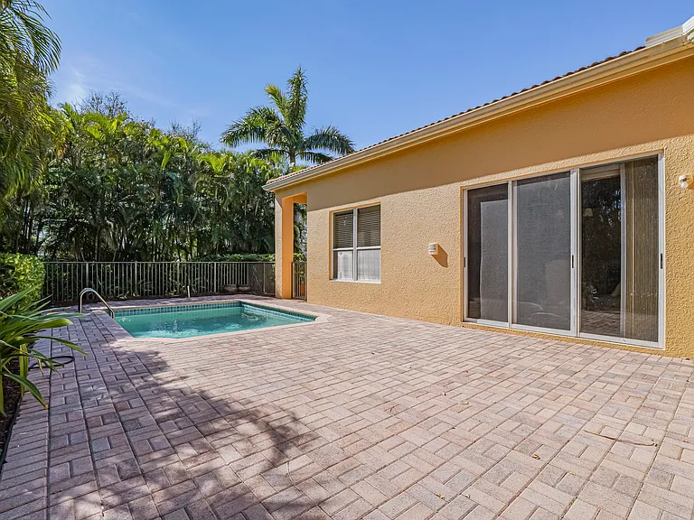 2135 S Maiden Ln — Photo 30