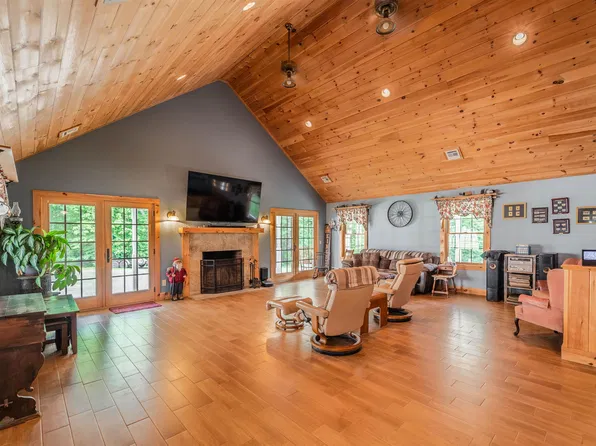 6 Phoenix Drive, Kingston, NH 03848