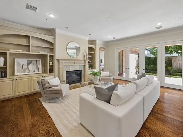 6261 Burgoyne Rd Room view 2