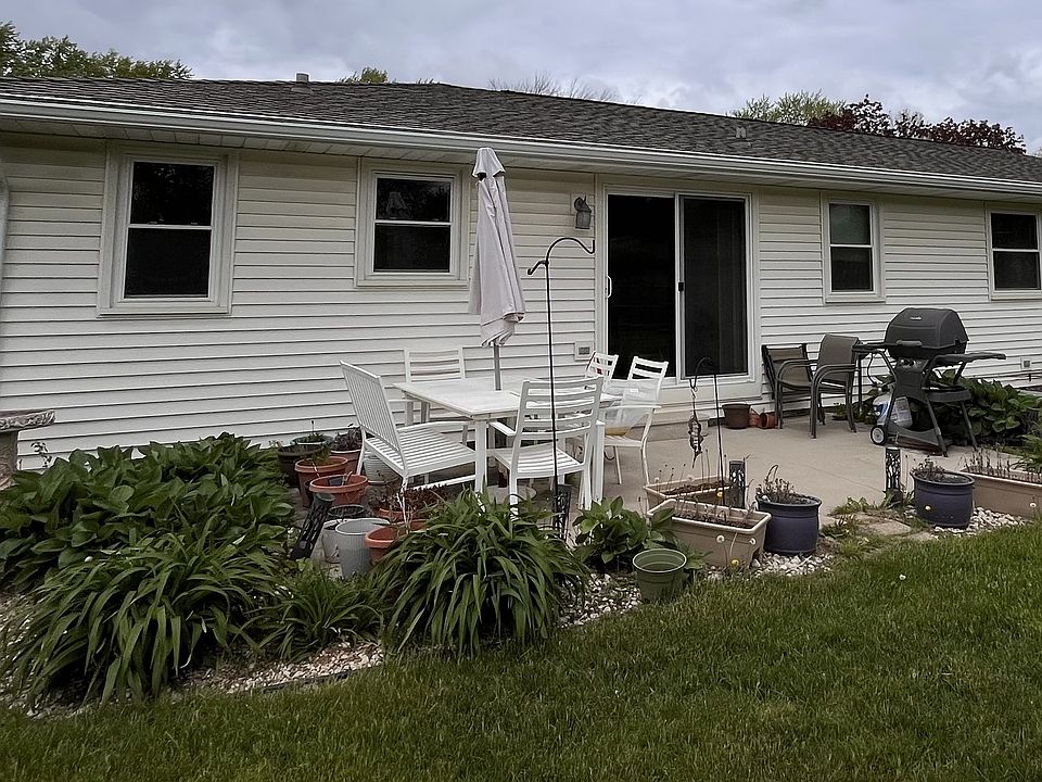 2nd image of 424 S Saint Bernard Dr