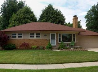 28601 Kimberly Ln, Saint Clair Shores, MI