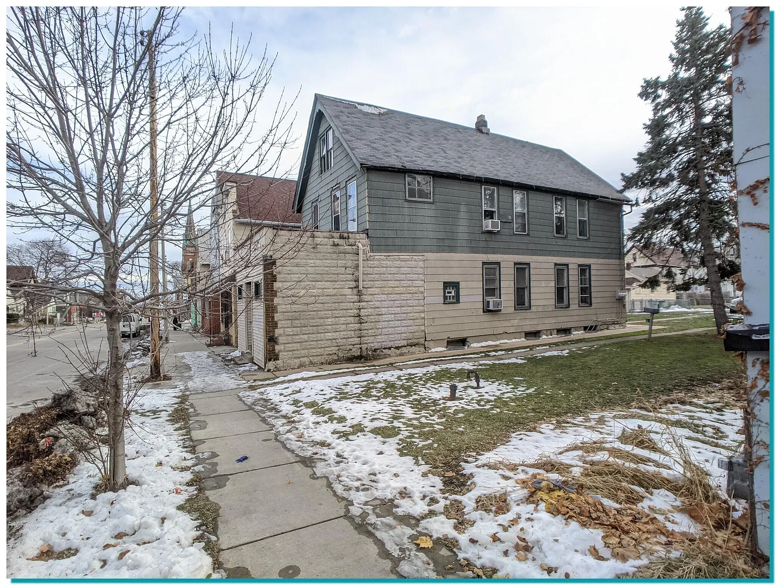 2417 W Greenfield Ave photo 1