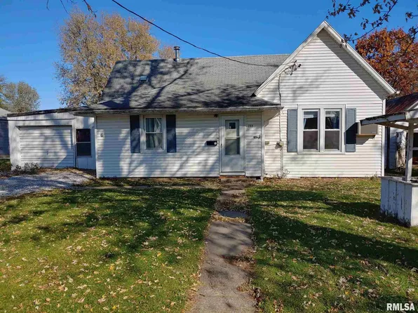 733 E Wells St, Bushnell, IL 61422