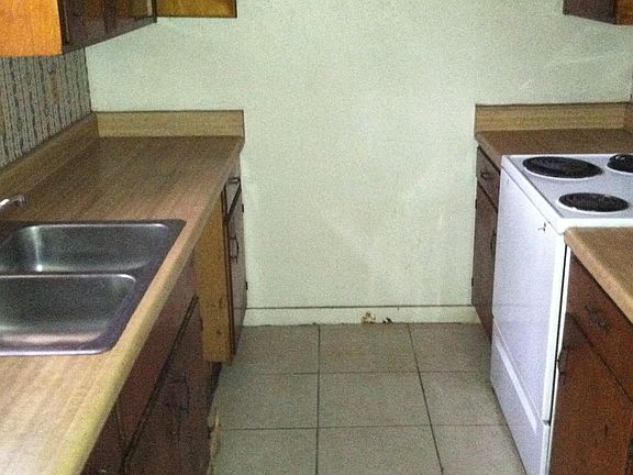3rd image of 2837 McArthur St