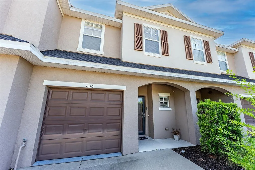 3 bed, 2.5 bath, 1575 sqft, $2,200 — Photo 2