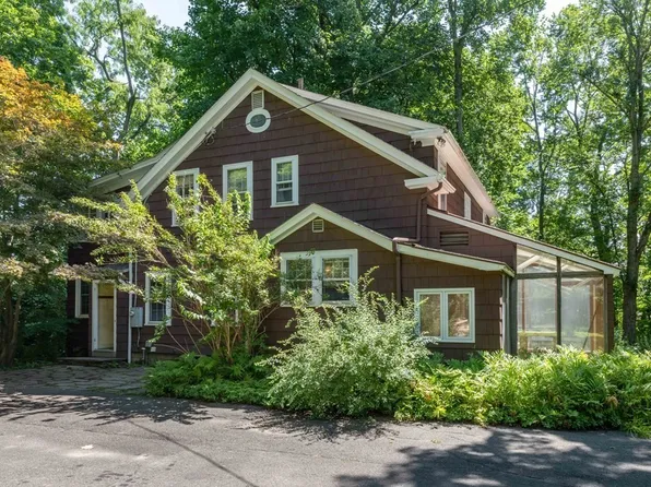 34 Dewey Ct, Northampton, MA 01060