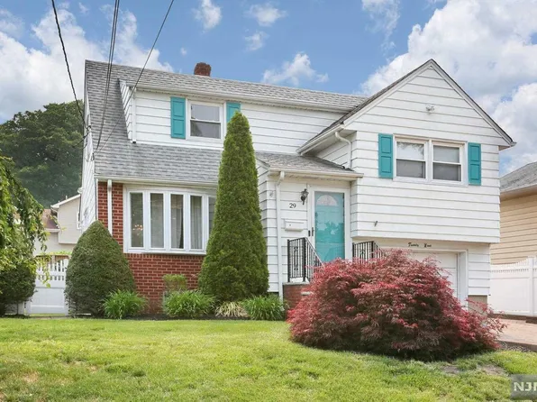 29 N Queen St, Bergenfield, NJ 07621