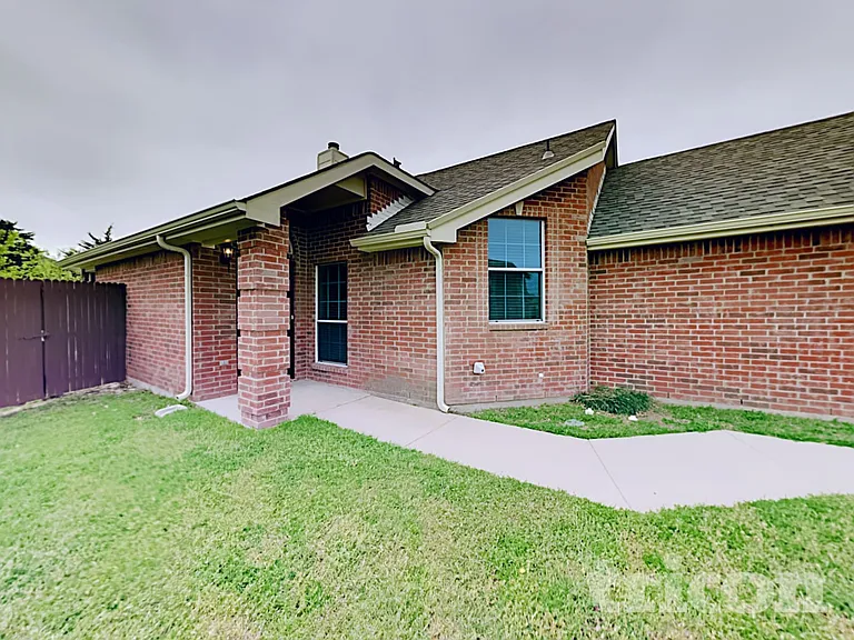 906 Pheasant Dr — Photo 13