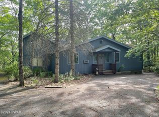 135 Highland Ln, Hawley, PA 18428