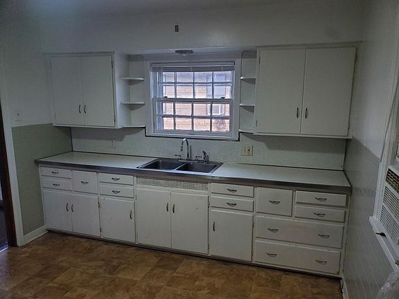 5th image of 2702 Prast Blvd