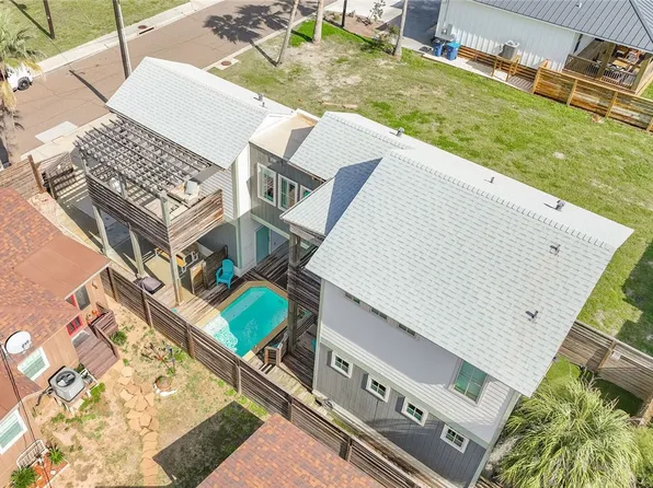 147 W Brundrett Ave, Pt Aransas, TX 78373