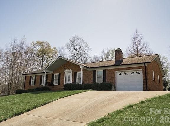 2nd image of 2465 Wellington Dr