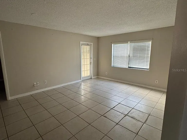 2416 SE Garden Ter #203 — Photo 4
