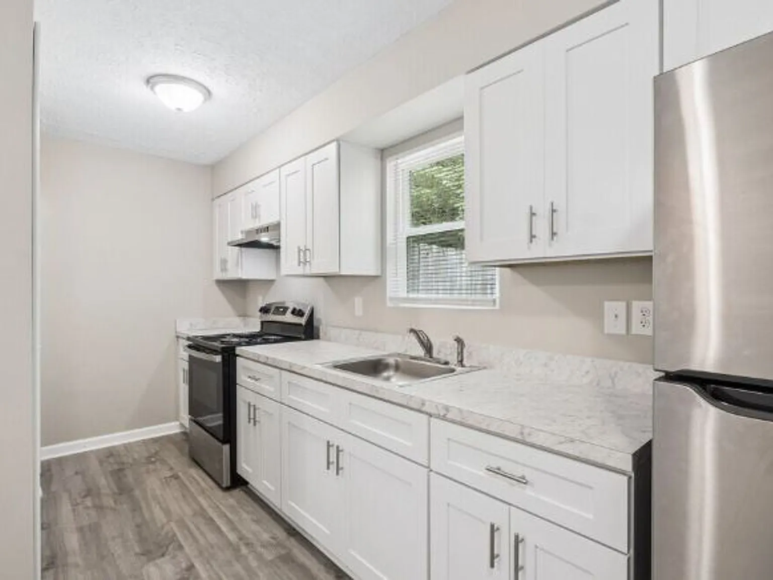 Parkwood Place — Photo 1