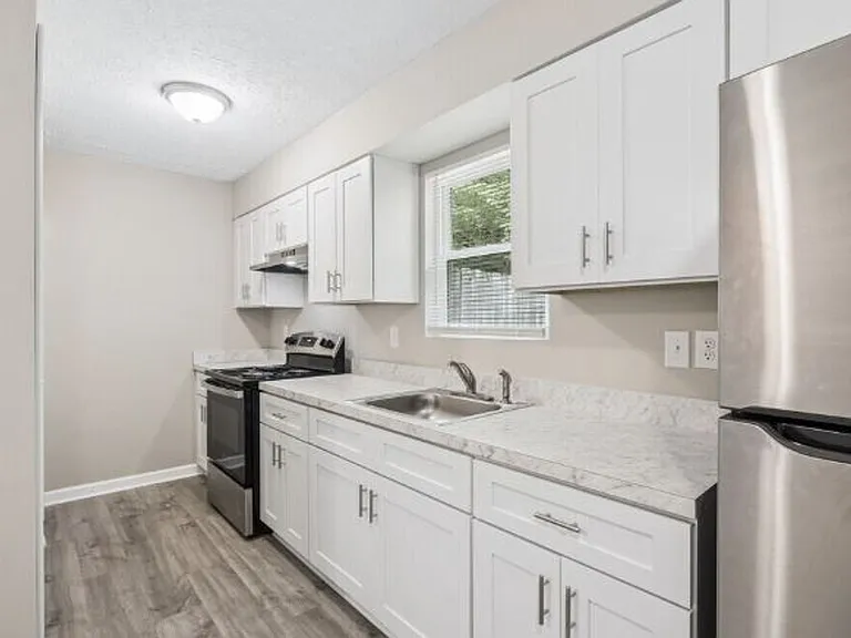 Parkwood Place — Photo 1