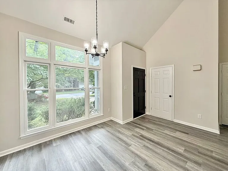 707 Clay Hill Dr — Photo 2