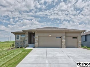 6411 N 157th St, Omaha, NE 68116