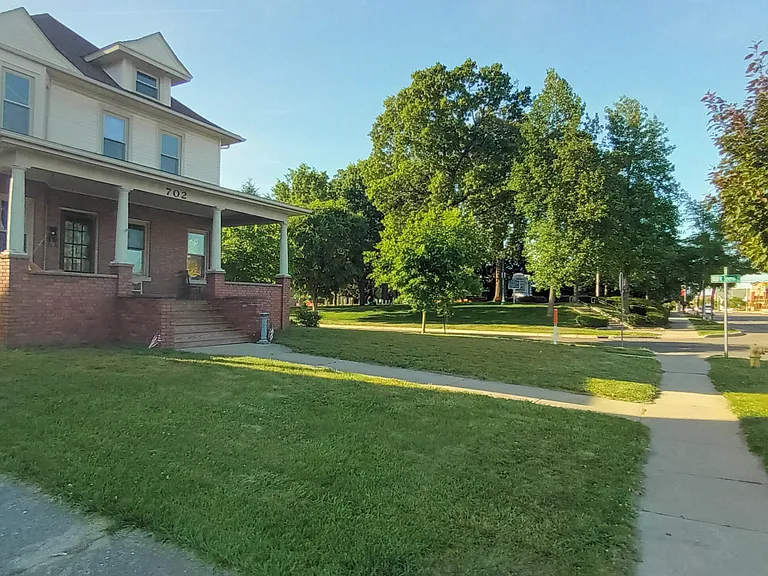 702 S Monroe St — Photo 21