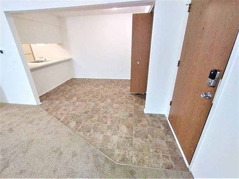 Charter Oaks Apartments — Photo 117