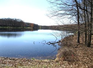 1312 Dewberry Dr, Hawley, PA 18428