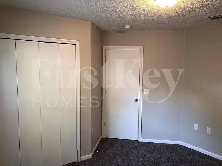 2137 Featherwood Dr W — Photo 10