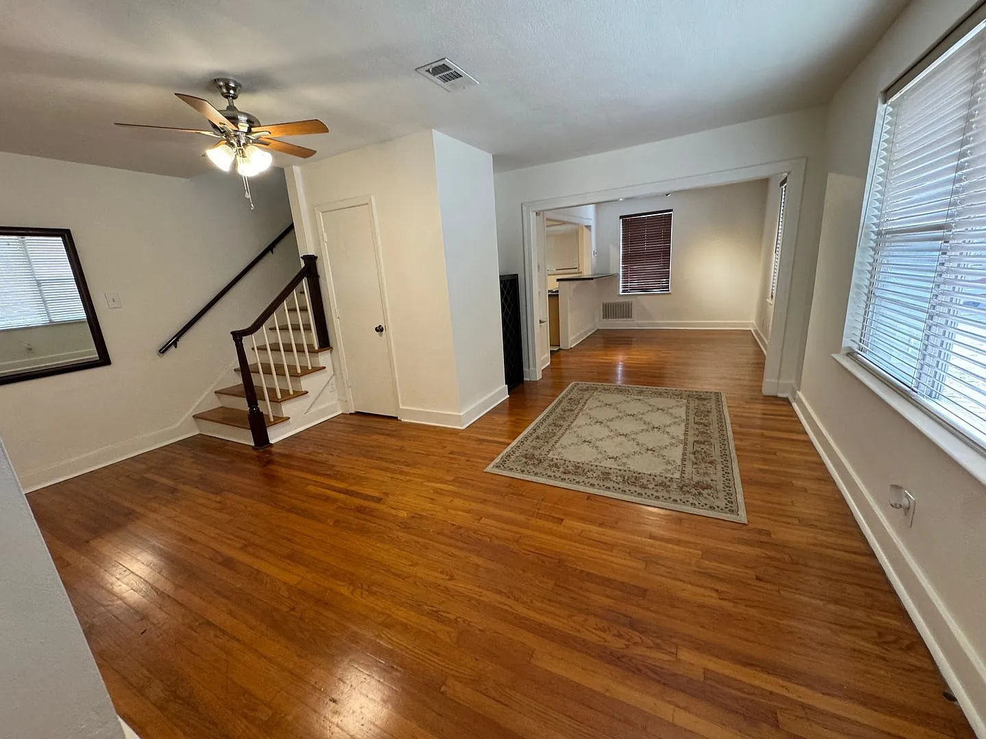 Available Now! The Villa Condo 3 BR Must See — Photo 3