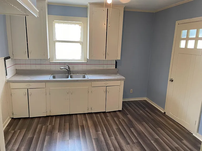 206 E McCormick St — Photo 3