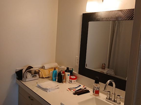 5th image of 619 Euclid Ave APT 2C