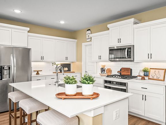 2nd image of 4017 Mapleleaf Pass