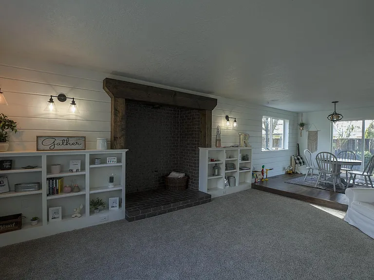 1555 SW Gilson Ct — Photo 6