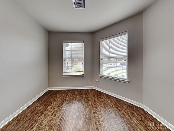 4th image of 2330 Oyster Bay Ave