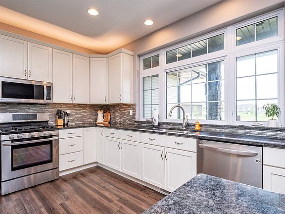 5th image of 1825 Stone Creek Cir