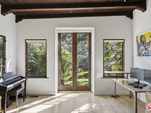 10037 Reevesbury Dr, Beverly Hills, CA 90210