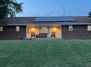 102 W Sunflower Blvd, Ozawkie, KS 66070