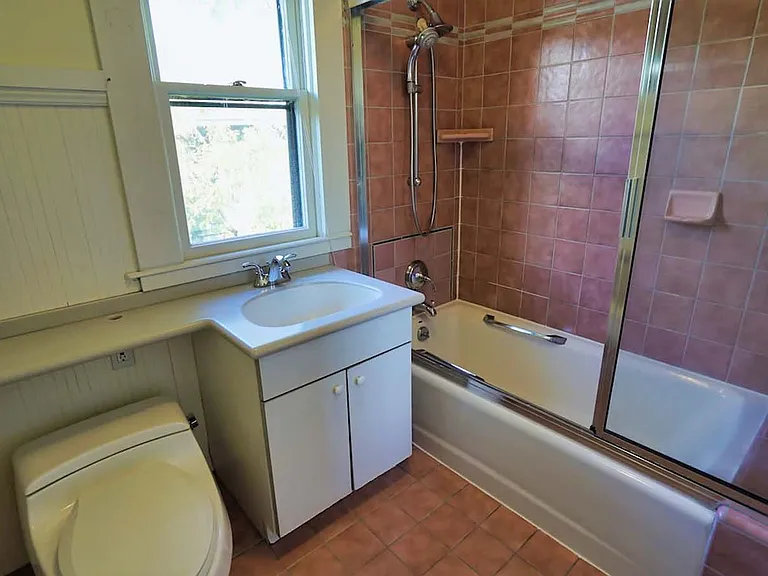 2836 Derby St — Photo 43