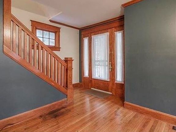 3rd image of 621 E 42nd St