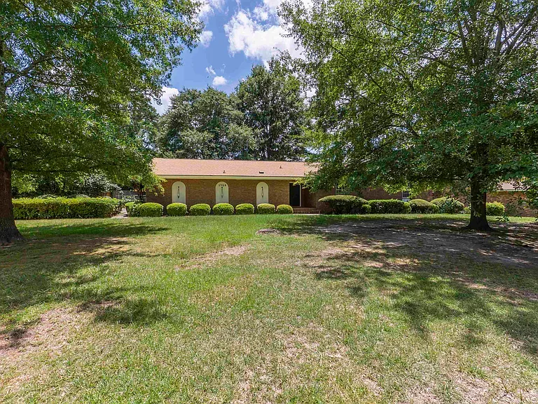 1726 Greenwood Cir — Photo 5