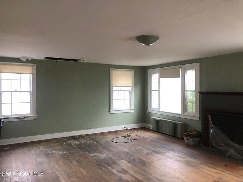 3rd image of 179 Churchill Road