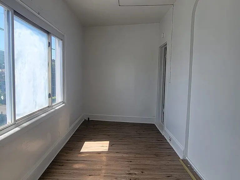 400 W Market St #3 — Photo 19