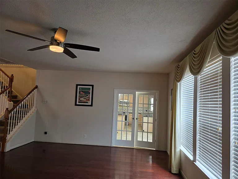 2715 Riverhollow Ln — Photo 13