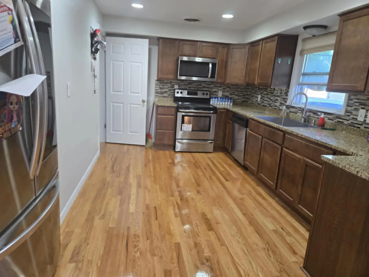 5 bed, 2294 sqft, $2,500 — Photo 2