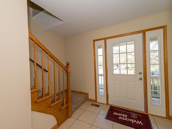 2nd image of 405 Harbor Dr