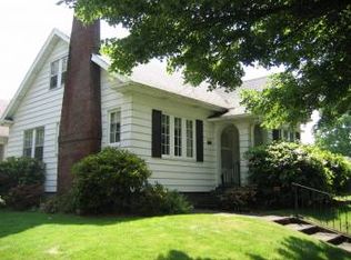 1682 SE Claybourne St, Portland, OR 97202