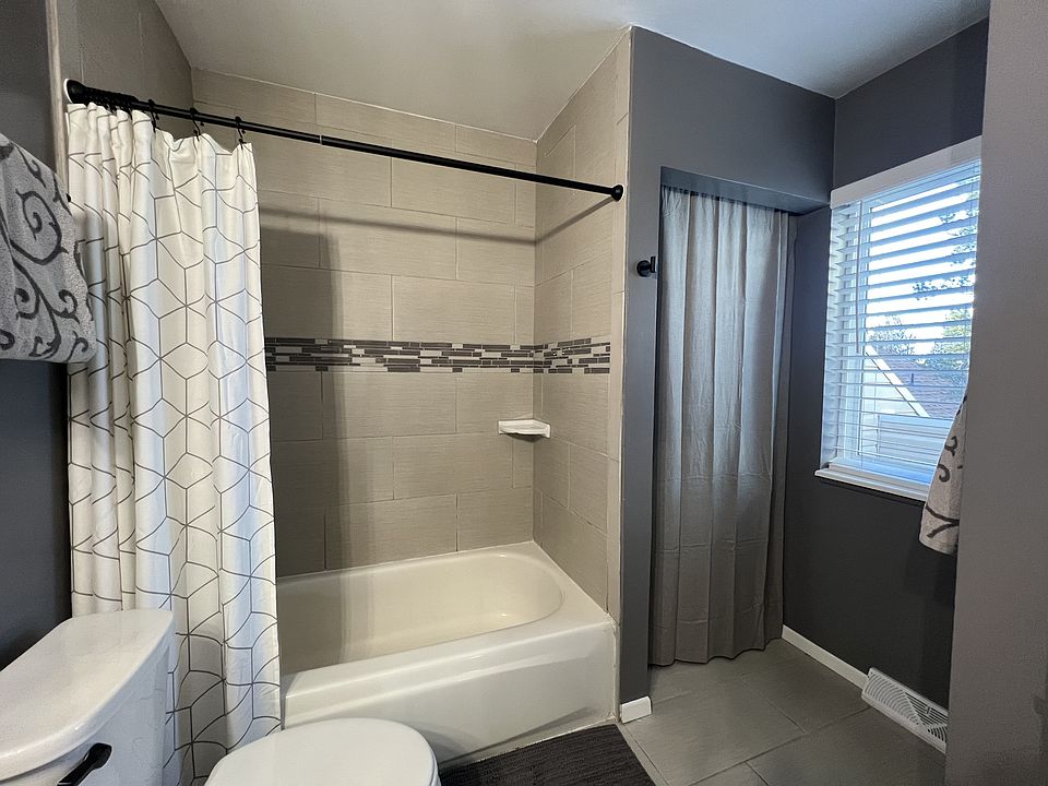 Full bath 2