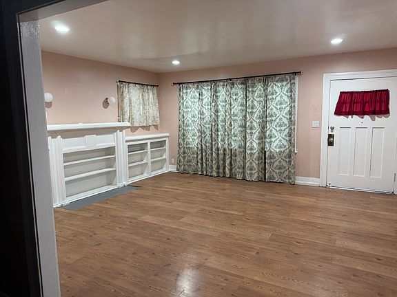 2nd image of 1366 E Villa St