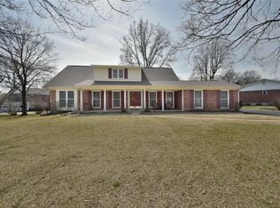 14012 Cross Trails Dr, Chesterfield, MO 63017