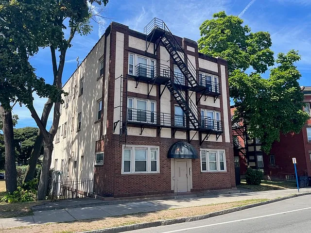 759 Lake Ave #7
